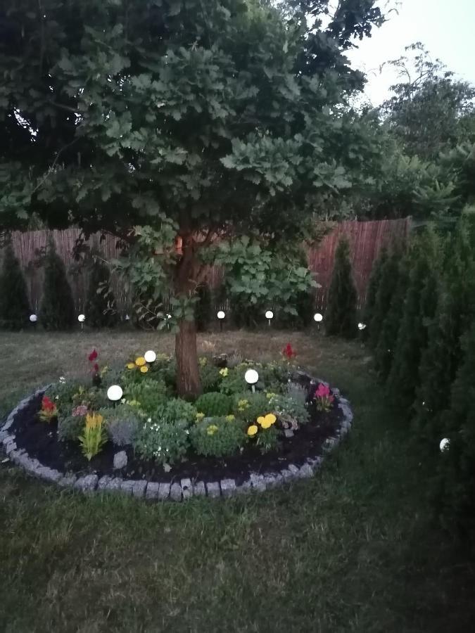 Dom Wakacyjny Gajowka Z Ogrodem Rzyki Exterior photo